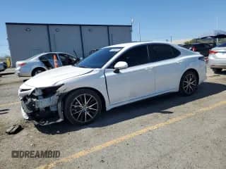 2023 Toyota Camry SE с VIN 4T1G11AK6PU807459, выставлен на аукционе Copart как лот 83850845 с пробегом 24 604 миль миль и Списание • Salvage title. История ставок и продаж доступна на DreamBid. Изображение 1.