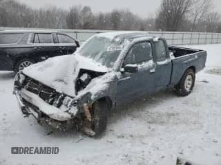1997 Toyota Tacoma z VIN 4TAWM72N2VZ315302, wystawiony jako Copart lot #87952085 z przebiegiem 190 437 mil mil oraz Szkoda całkowita • Salvage title. Historia ofert i sprzedaży dostępna na DreamBid. Obrazek 1.