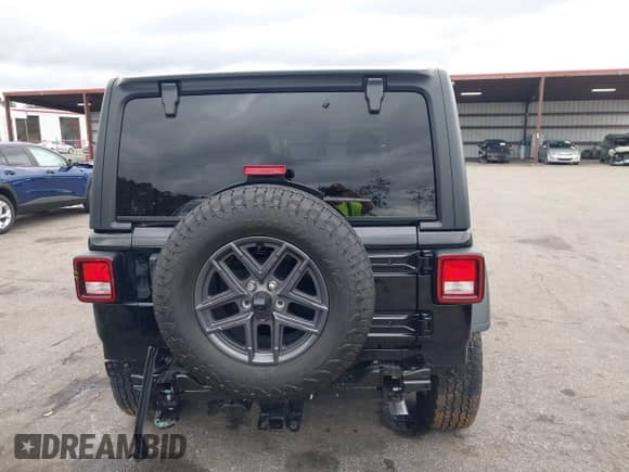 2024 Jeep Wrangler Sport S с VIN 1C4PJXDG0RW280508, выставлен на аукционе IAAI как лот 43346697 с пробегом 5 323 миль миль и . История ставок и продаж доступна на DreamBid. Изображение 17.