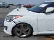 2013 Hyundai Veloster Turbo z VIN KMHTC6AE6DU112233, wystawiony jako IAAI lot #42295962 z przebiegiem 151 091 mil mil oraz . Historia ofert i sprzedaży dostępna na DreamBid. Obrazek 14.
