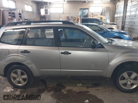 2013 Subaru Forester X z VIN JF2SHABC6DG424991, wystawiony jako IAAI lot #41638591 z przebiegiem 152 047 mil mil oraz . Historia ofert i sprzedaży dostępna na DreamBid. Obrazek 13.