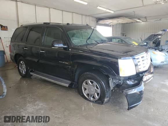 2005 Cadillac Escalade with VIN 1GYEK63N75R263044, listed as a Copart auction lot 84252495 with 122,807 mi miles and Salvage title. Bid and sale history available at DreamBid. Image 4.