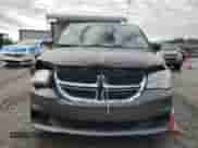 2015 Dodge Grand Caravan SXT z VIN 2C4RDGCG1FR581911, wystawiony jako Copart lot #87279635 z przebiegiem 136 076 mil mil oraz Szkoda całkowita • Salvage title. Historia ofert i sprzedaży dostępna na DreamBid. Obrazek 5.