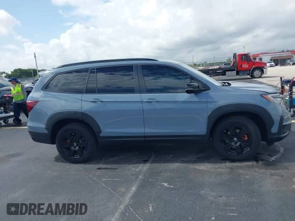 2022 Honda Pilot TrailSport with VIN 5FNYF6H85NB100828, listed as a IAAI auction lot 42756692 with 100,388 mi miles and . Bid and sale history available at DreamBid. Image 13.