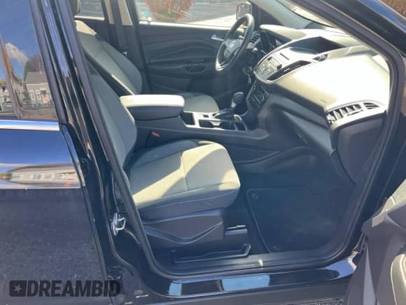 2017 Ford Escape SE with VIN 1FMCU9GD7HUA98099, listed as a Copart auction lot 89929205 with 96,131 mi miles and Clean title. Bid and sale history available at DreamBid. Image 5.