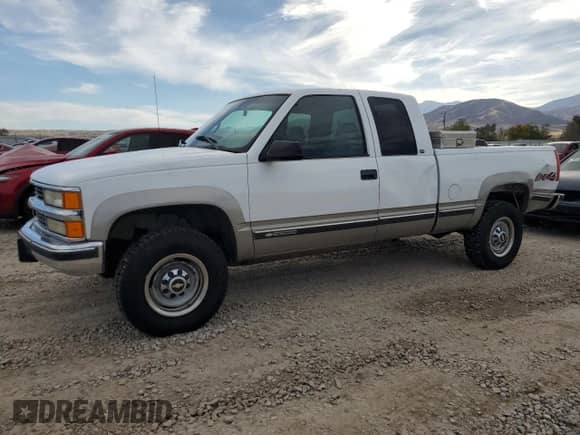 1998 Chevrolet Silverado 2500 с VIN 1GCGK29J7WE205052, выставлен на аукционе Copart как лот 77227114 с пробегом 170 220 миль миль и Чистый • Clean title. История ставок и продаж доступна на DreamBid. Изображение 1.