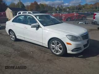 2013 Mercedes-Benz C 300 Sport с VIN WDDGF8AB2DR295945, выставлен на аукционе IAAI как лот 43535423 с пробегом 193 909 миль миль и . История ставок и продаж доступна на DreamBid. Изображение 1.