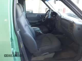 2003 Chevrolet Blazer LS с VIN 1GNDT13XX3K167585, выставлен на аукционе IAAI как лот 43350748 с пробегом 157 980 миль миль и . История ставок и продаж доступна на DreamBid. Изображение 5.
