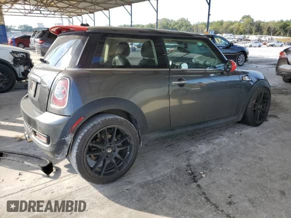 2012 MINI Hardtop S с VIN WMWSV3C55CT385588, выставлен на аукционе Copart как лот 85710485 с пробегом Не указан миль и Списание • Salvage title. История ставок и продаж доступна на DreamBid. Изображение 3.