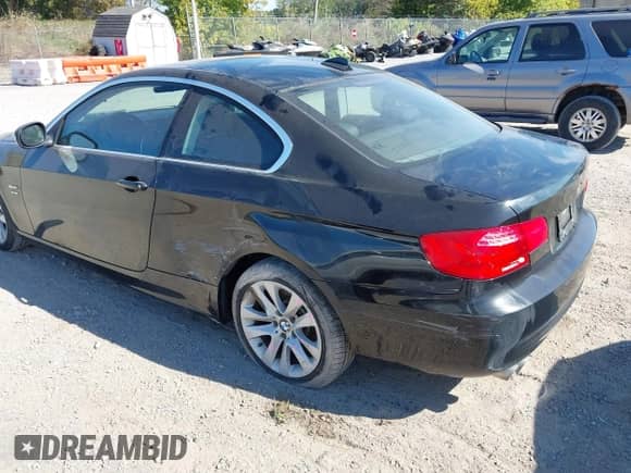 2011 BMW 3 Series 328i xDrive с VIN WBAKF5C50BE656391, выставлен на аукционе IAAI как лот 43355526 с пробегом 156 686 миль миль и . История ставок и продаж доступна на DreamBid. Изображение 3.