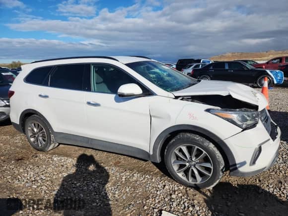 2017 Hyundai Santa Fe SE with VIN KM8SNDHF2HU174646, listed as a Copart auction lot 86710155 with 117,199 mi miles and Salvage title. Bid and sale history available at DreamBid. Image 4.