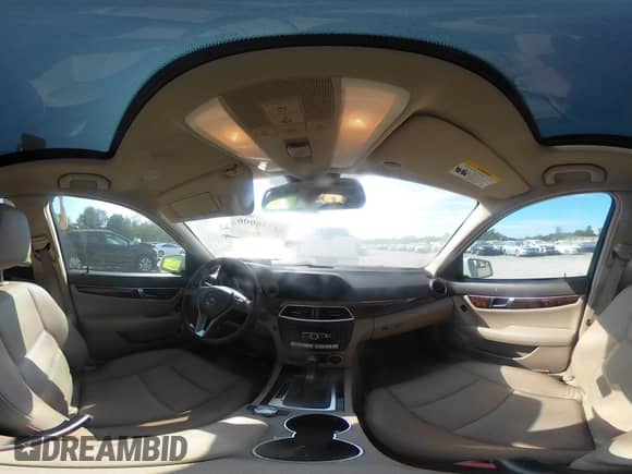 2012 Mercedes-Benz C 300 Sport с VIN WDDGF8BB2CA648843, выставлен на аукционе IAAI как лот 43238906 с пробегом 157 941 миль миль и . История ставок и продаж доступна на DreamBid. Изображение 17.