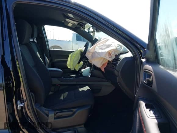 2025 Dodge Durango GT with VIN 1C4RDHDG9SC537744, listed as a IAAI auction lot 42257516 with 668 mi miles and . Bid and sale history available at DreamBid. Image 5.