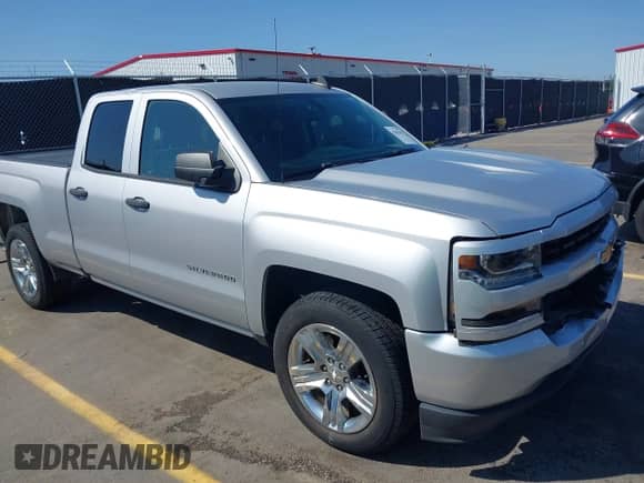 2017 Chevrolet Silverado 1500 Custom с VIN 1GCRCPEC6HZ290147, выставлен на аукционе IAAI как лот 42013613 с пробегом 179 079 миль миль и . История ставок и продаж доступна на DreamBid. Изображение 1.