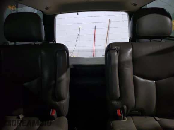 2004 Chevrolet Suburban LT z VIN 1GNEC16Z64J215186, wystawiony jako Copart lot #70231654 z przebiegiem 176 686 mil mil oraz Szkoda całkowita • Salvage title. Historia ofert i sprzedaży dostępna na DreamBid. Obrazek 10.