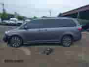 2018 Toyota Sienna LE с VIN 5TDJZ3DC4JS207649, выставлен на аукционе IAAI как лот 42725310 с пробегом 117 544 миль миль и . История ставок и продаж доступна на DreamBid. Изображение 14.