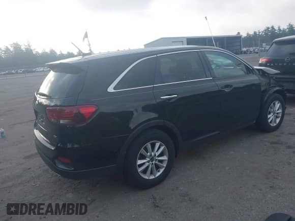 2019 Kia Sorento LX with VIN 5XYPG4A33KG578519, listed as a IAAI auction lot 42732239 with 48,573 mi miles and . Bid and sale history available at DreamBid. Image 4.