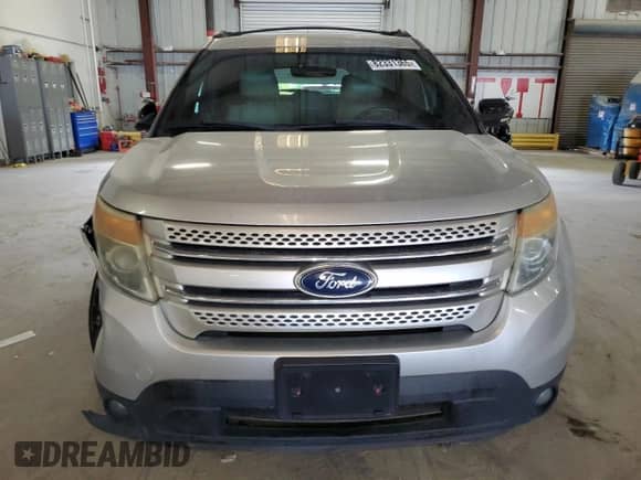 2011 Ford Explorer XLT with VIN 1FMHK7D82BGA59059, listed as a Copart auction lot 82331365 with 304,755 mi miles and Salvage title. Bid and sale history available at DreamBid. Image 5.