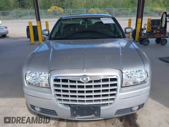 2005 Chrysler 300 Touring z VIN 2C3JA53G75H687752, wystawiony jako IAAI lot #42190758 z przebiegiem 170 269 mil mil oraz . Historia ofert i sprzedaży dostępna na DreamBid. Obrazek 12.