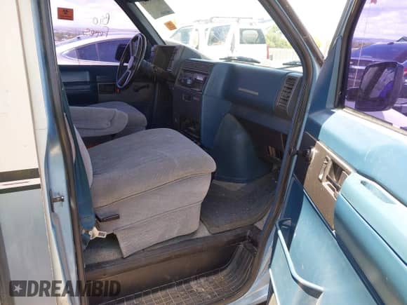 1989 Chevrolet Astro с VIN 1GNDM15Z3KB218158, выставлен на аукционе IAAI как лот 42194973 с пробегом 124 874 миль миль и . История ставок и продаж доступна на DreamBid. Изображение 5.