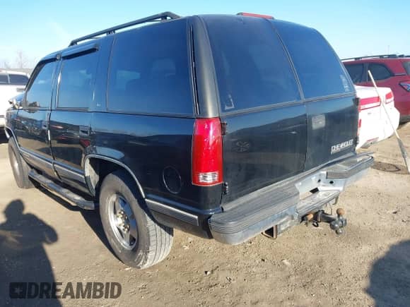 1996 Chevrolet Tahoe with VIN 1GNEK13RXTJ418622, listed as a IAAI auction lot 41879760 with 349,211 mi miles and . Bid and sale history available at DreamBid. Image 3.