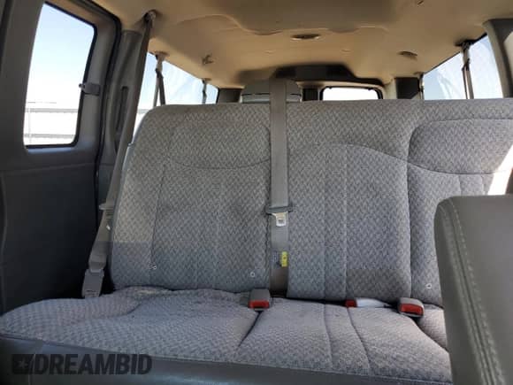 2004 Chevrolet Express Passenger z VIN 1GAHG39U441219042, wystawiony jako Copart lot #67287465 z przebiegiem 257 948 mil mil oraz Szkoda całkowita • Salvage title. Historia ofert i sprzedaży dostępna na DreamBid. Obrazek 10.