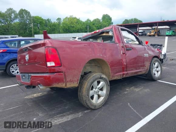 2014 Ram 1500 Express z VIN 3C6JR6ATXEG310186, wystawiony jako IAAI lot #42221601 z przebiegiem 56 684 mil mil oraz . Historia ofert i sprzedaży dostępna na DreamBid. Obrazek 4.