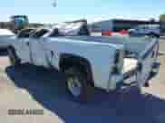 1999 Chevrolet Silverado 2500 LS z VIN 1GCGK29U5XZ183976, wystawiony jako IAAI lot #42990689 z przebiegiem Nie podano mil oraz . Historia ofert i sprzedaży dostępna na DreamBid. Obrazek 3.