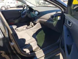 2019 Hyundai Ioniq Blue z VIN KMHC65LC9KU140327, wystawiony jako IAAI lot #43495646 z przebiegiem 204 157 mil mil oraz . Historia ofert i sprzedaży dostępna na DreamBid. Obrazek 5.