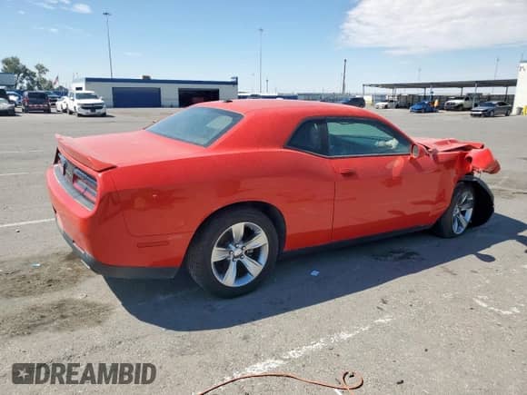 2022 Dodge Challenger SXT z VIN 2C3CDZAG9NH260423, wystawiony jako Copart lot #70717205 z przebiegiem 49 078 mil mil oraz Szkoda całkowita • Salvage title. Historia ofert i sprzedaży dostępna na DreamBid. Obrazek 3.