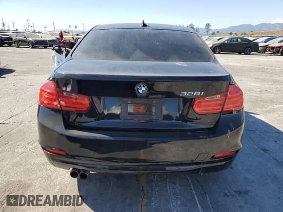 2014 BMW 3 Series 328i с VIN WBA3C1C54EK111922, выставлен на аукционе Copart как лот 70462045 с пробегом 172 402 миль миль и Списание • Salvage title. История ставок и продаж доступна на DreamBid. Изображение 6.