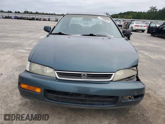 1997 Honda Accord LX with VIN 1HGCD5638VA053287, listed as a Copart auction lot 71704015 with 332,299 mi miles and Clean title. Bid and sale history available at DreamBid. Image 5.
