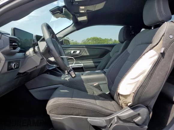 2025 Ford Mustang EcoBoost z VIN 1FA6P8THXS5115366, wystawiony jako Copart lot #80546375 z przebiegiem 619 mil mil oraz Czysty tytuł • Clean title. Historia ofert i sprzedaży dostępna na DreamBid. Obrazek 7.