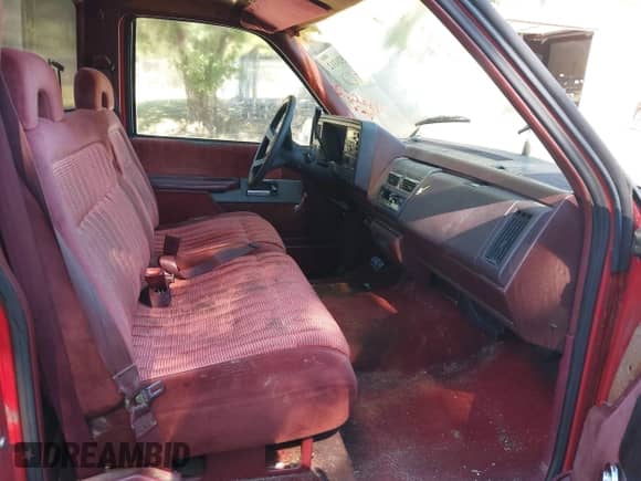 1993 Chevrolet Silverado 1500 z VIN 1GCEC14K8PE179836, wystawiony jako IAAI lot #43520312 z przebiegiem 214 203 mil mil oraz . Historia ofert i sprzedaży dostępna na DreamBid. Obrazek 5.