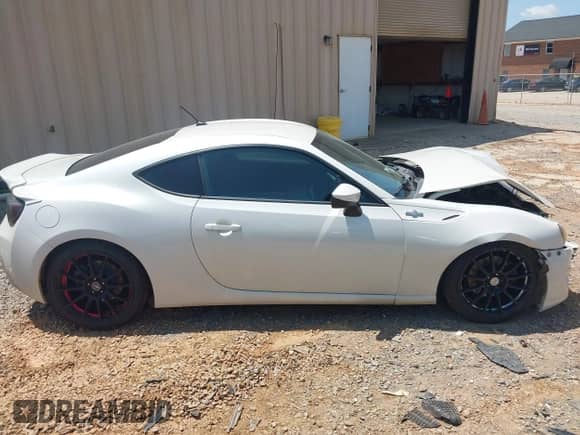 2014 Scion FR-S z VIN JF1ZNAA1XE9709811, wystawiony jako IAAI lot #42542360 z przebiegiem 117 813 mil mil oraz . Historia ofert i sprzedaży dostępna na DreamBid. Obrazek 13.