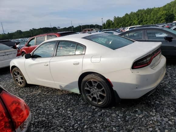 2015 Dodge Charger SE with VIN 2C3CDXFGXFH742543, listed as a Copart auction lot 68152885 with 90,690 mi miles and Clean title. Bid and sale history available at DreamBid. Image 2.