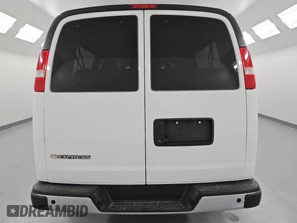 2024 Chevrolet Express Passenger LT with VIN 1GAZGPFP5R1271703, listed as a Copart auction lot 58916885 with 4,271 mi miles and Clean title. Bid and sale history available at DreamBid. Image 6.