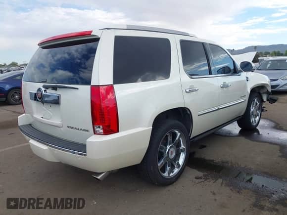 2014 Cadillac Escalade Luxury z VIN 1GYS4BEF9ER212141, wystawiony jako IAAI lot #43514454 z przebiegiem 163 557 mil mil oraz . Historia ofert i sprzedaży dostępna na DreamBid. Obrazek 4.