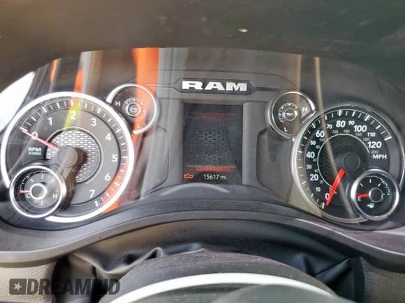 2025 Ram 1500 Tradesman z VIN 1C6RREGG2SN647557, wystawiony jako Copart lot #68718085 z przebiegiem 15 617 mil mil oraz Szkoda całkowita • Salvage title. Historia ofert i sprzedaży dostępna na DreamBid. Obrazek 9.