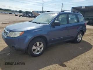 2013 Subaru Forester X z VIN JF2SHABC3DG434510, wystawiony jako Copart lot #67927925 z przebiegiem 136 376 mil mil oraz Szkoda całkowita • Salvage title. Historia ofert i sprzedaży dostępna na DreamBid. Obrazek 1.
