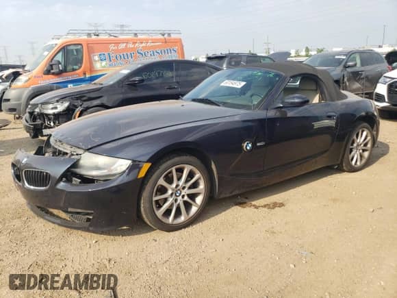 2006 BMW Z4 3.0i с VIN 4USBU33536LW66535, выставлен на аукционе Copart как лот 60194975 с пробегом 77 493 миль миль и Списание • Salvage title. История ставок и продаж доступна на DreamBid. Изображение 1.