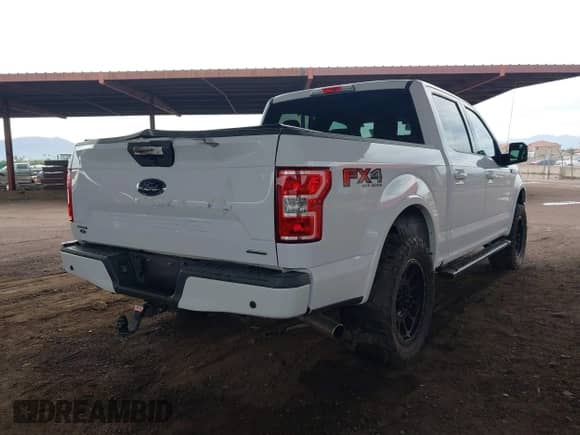 2018 Ford F-150 XL z VIN 1FTEW1EPXJKE24016, wystawiony jako IAAI lot #43383786 z przebiegiem 56 837 mil mil oraz . Historia ofert i sprzedaży dostępna na DreamBid. Obrazek 4.