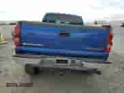 2003 Chevrolet Silverado 2500HD LT z VIN 1GCHK29183E344834, wystawiony jako Copart lot #67523835 z przebiegiem 187 456 mil mil oraz Szkoda całkowita • Salvage title. Historia ofert i sprzedaży dostępna na DreamBid. Obrazek 6.