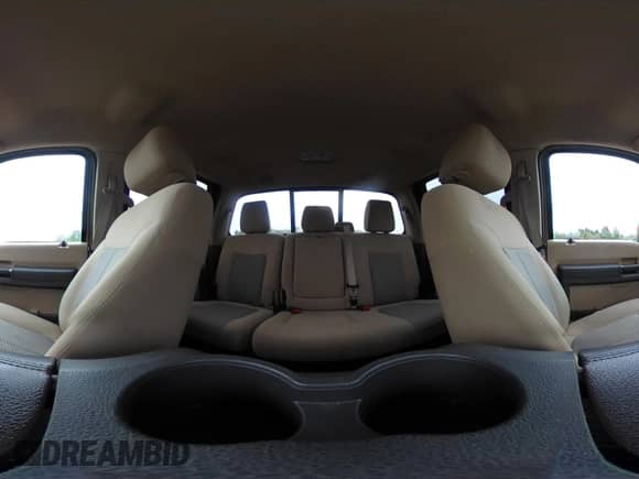 2011 Ford F-250 XL с VIN 1FT7W2B68BEA17368, выставлен на аукционе IAAI как лот 42267048 с пробегом 132 044 миль миль и . История ставок и продаж доступна на DreamBid. Изображение 19.