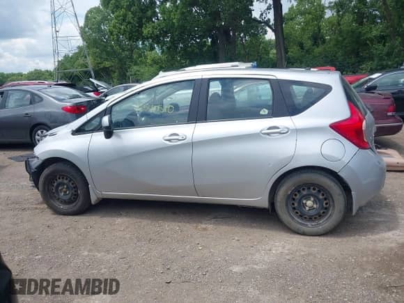 2015 Nissan Note SV z VIN 3N1CE2CP9FL405503, wystawiony jako IAAI lot #42540510 z przebiegiem 185 585 mil mil oraz . Historia ofert i sprzedaży dostępna na DreamBid. Obrazek 15.