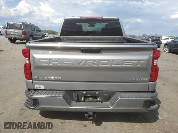 2023 Chevrolet Silverado 1500 Custom z VIN 1GCPDBEK9PZ181517, wystawiony jako Copart lot #71492835 z przebiegiem 55 292 mil mil oraz Szkoda całkowita • Salvage title. Historia ofert i sprzedaży dostępna na DreamBid. Obrazek 6.