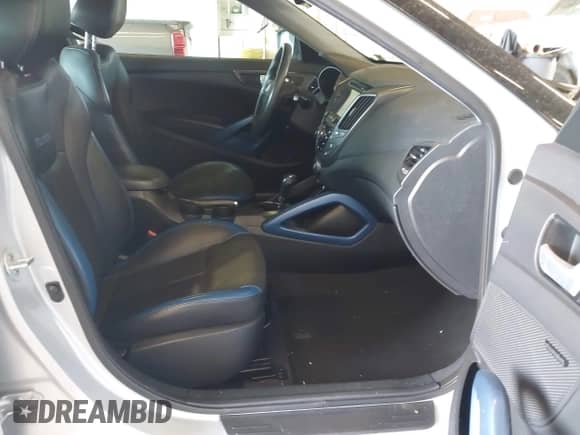 2013 Hyundai Veloster Turbo с VIN KMHTC6AEXDU145719, выставлен на аукционе IAAI как лот 43144474 с пробегом 51 191 миль миль и . История ставок и продаж доступна на DreamBid. Изображение 5.