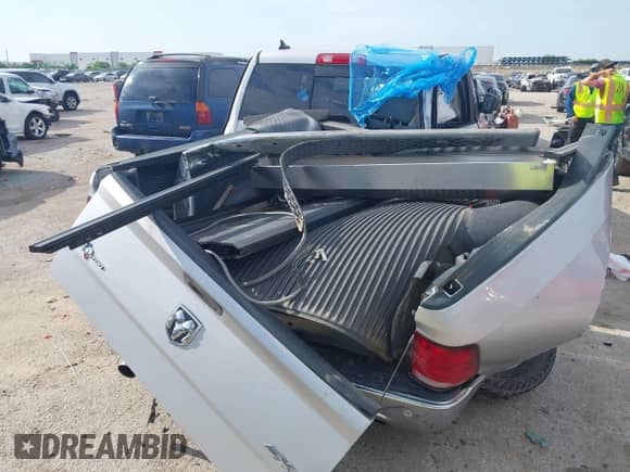 2017 Ram 1500 Big Horn z VIN 1C6RR7LT6HS504085, wystawiony jako IAAI lot #42187153 z przebiegiem 220 840 mil mil oraz . Historia ofert i sprzedaży dostępna na DreamBid. Obrazek 16.