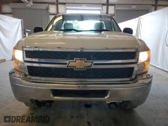 2011 Chevrolet Silverado 2500HD Work Truck z VIN 1GC0KVCG0BF160296, wystawiony jako Copart lot #59147355 z przebiegiem 217 809 mil mil oraz Czysty tytuł • Clean title. Historia ofert i sprzedaży dostępna na DreamBid. Obrazek 5.