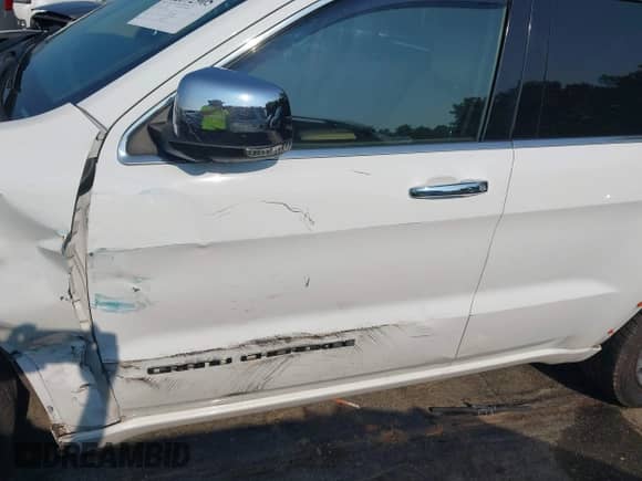 2017 Jeep Grand Cherokee Overland with VIN 1C4RJFCG1HC633004, listed as a IAAI auction lot 42672905 with 138,018 mi miles and . Bid and sale history available at DreamBid. Image 18.